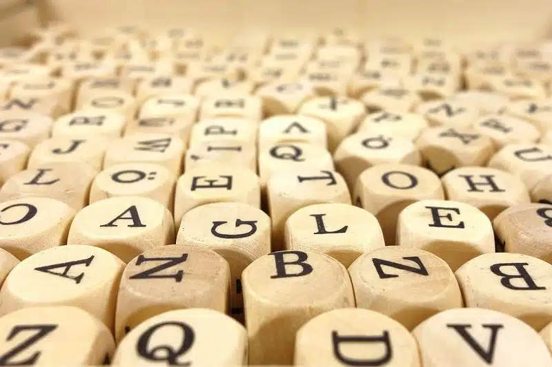 Combien de lettres compte l'alphabet et pourquoi ?