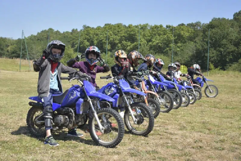 Comment trouver une offre de colonies de vacances moto-cross
