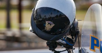 Pourquoi devrait-on porter un casque sur les motos ? Pourquoi devrait-on porter un casque sur les motos ?
